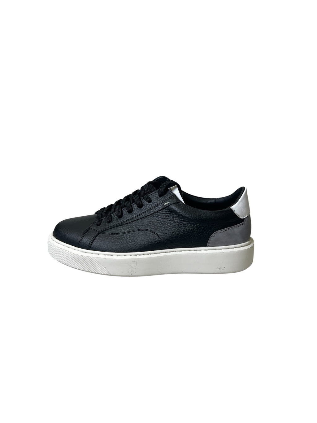 Walk Classic Low-Top Sneakers